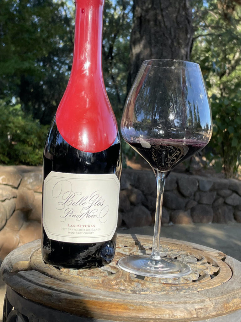 alt="Belle Glos 2019 Las Alturas Pinot Noir bottle and glass"