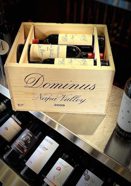 alt="Dominus Estate Red Wine 6-bottle cult wine wooden chest"