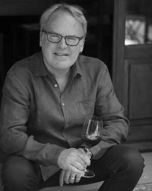 alt="James Suckling, wine critic image"
