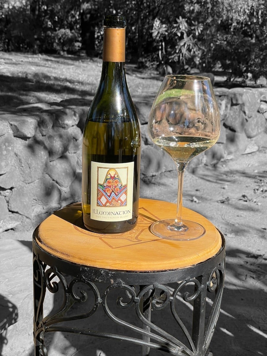 alt="Illumination Sauvignon Blanc bottle and glass"